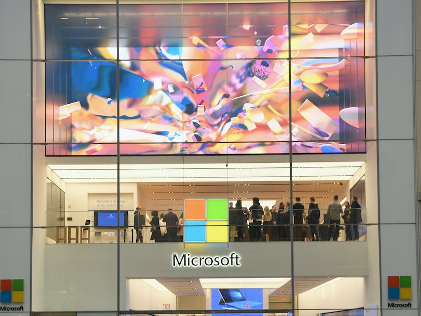 Microsoft to close retail stores