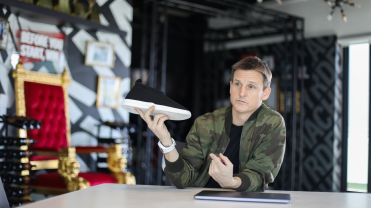 Rob Dyrdek, holding a shoe