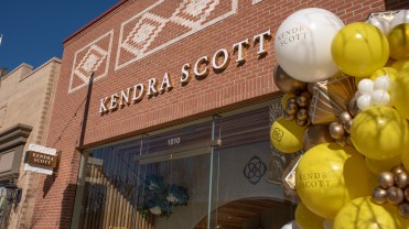 Kendra Scott storefront