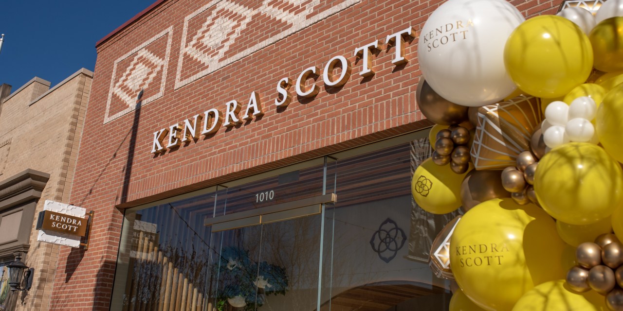 Kendra Scott storefront