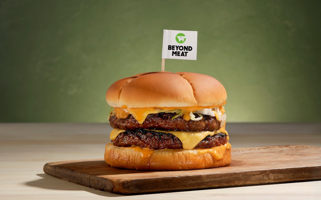 The fake meat industry is making efforts to reinvent itself and adapt to new trends The fake meat industry is making efforts to reinvent itself and adapt to new trends Beyond Meat burger