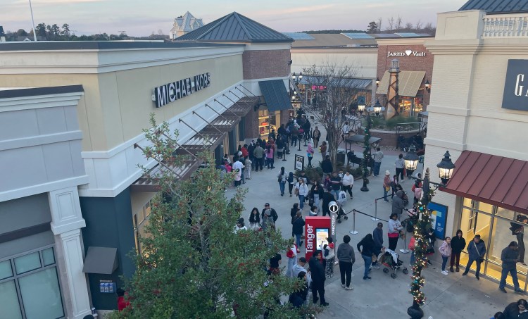 Tanger's Black Friday crowd