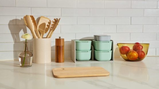 Cookware brands are acquiring customers with campaigns about quitting microplastics
